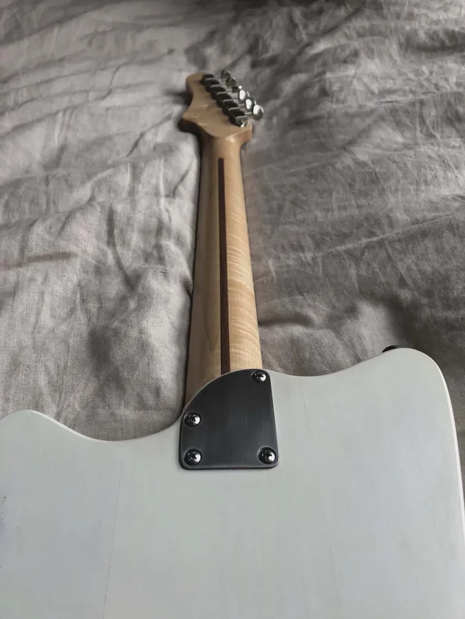 Guitar N°3 — 4.1
